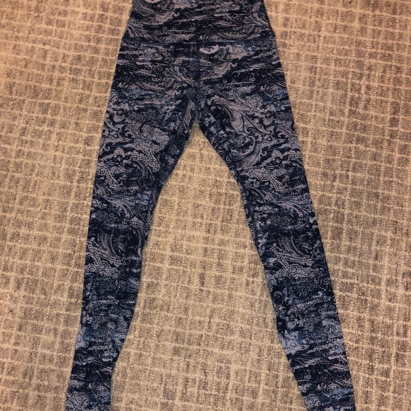 Lulu lemon aligns size 4